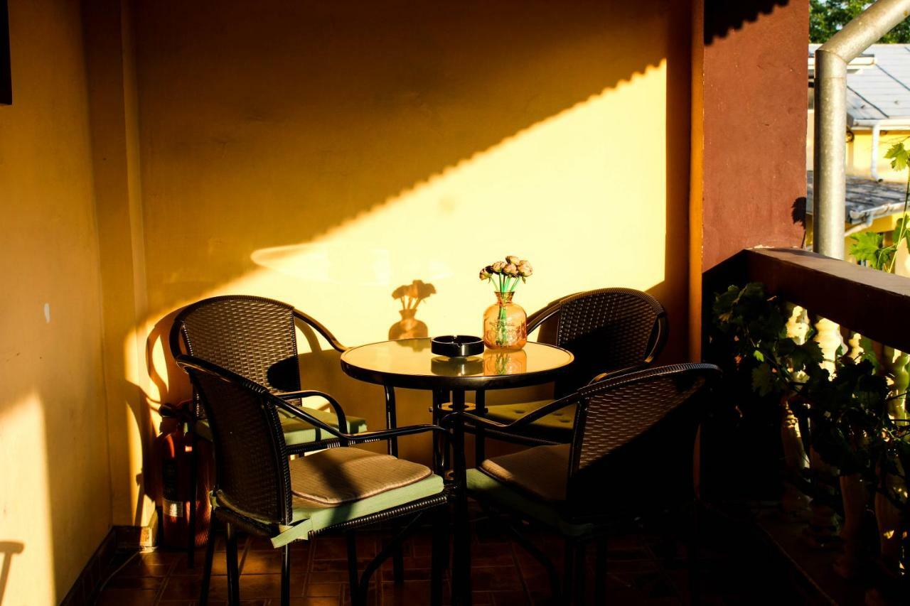 Collosal Apartment With Garden Bucureşti Exterior foto
