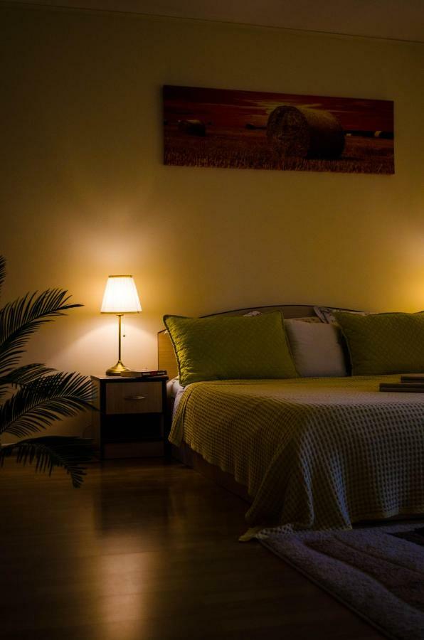 Collosal Apartment With Garden Bucureşti Exterior foto