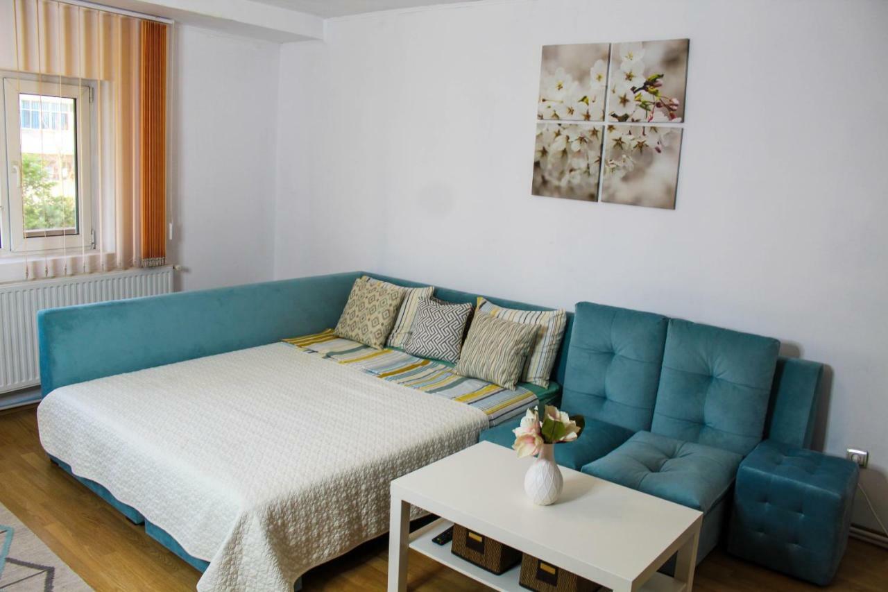 Collosal Apartment With Garden Bucureşti Exterior foto