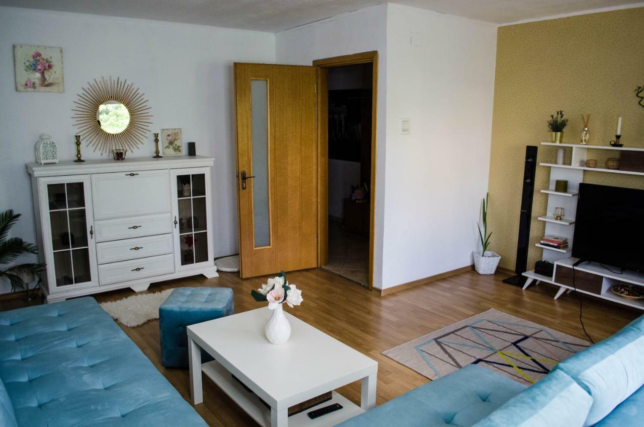 Collosal Apartment With Garden Bucureşti Exterior foto
